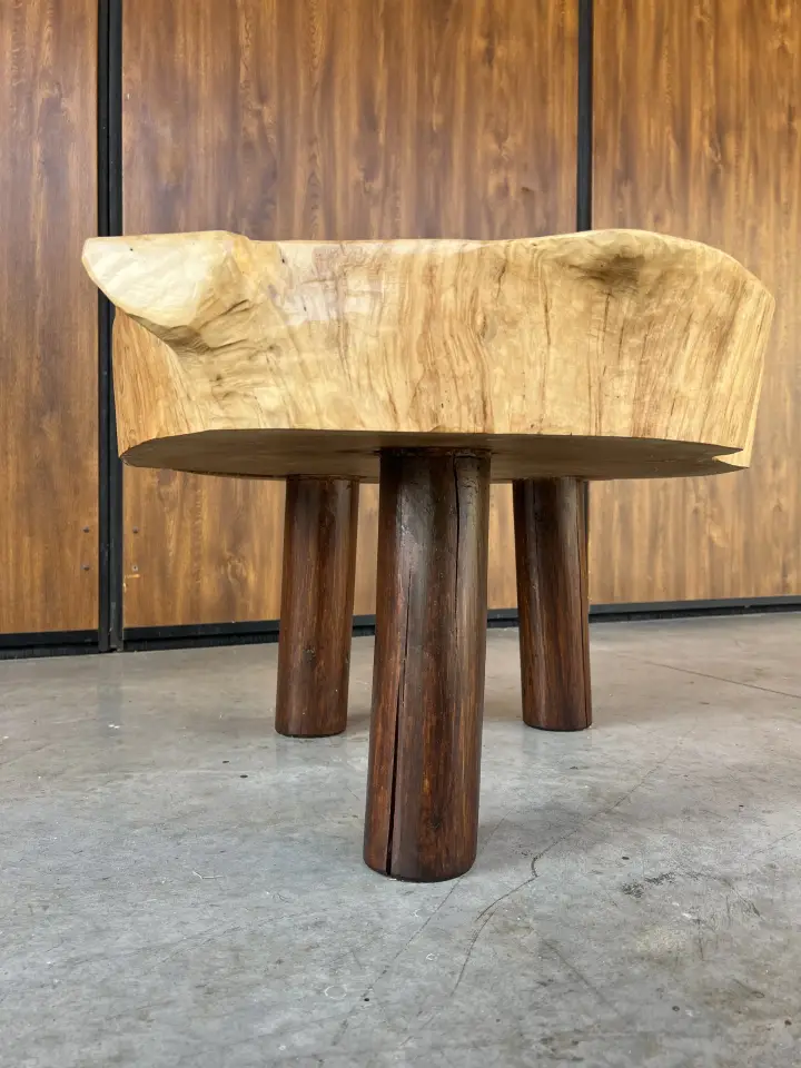 Dettaglio gambe cilindriche